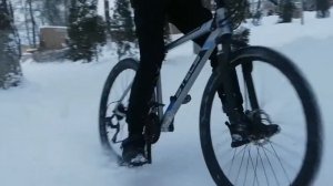 Дрифтим на великах зимой. Упал с велосипеда