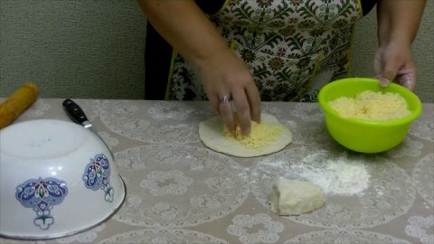 ЛЕПЕШКИ . ЛЕПЕШКИ С СЫРОМ.