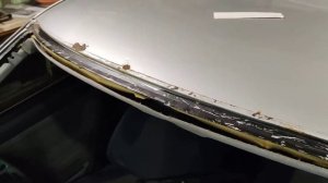 убираем ржавчину под лобовым стеклом ваз 2112