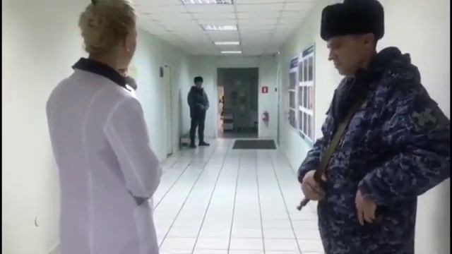 Москве нагрянула Росгвардия, чтобы под дулом автомата заставить уволиться врачей смотреть онлайн