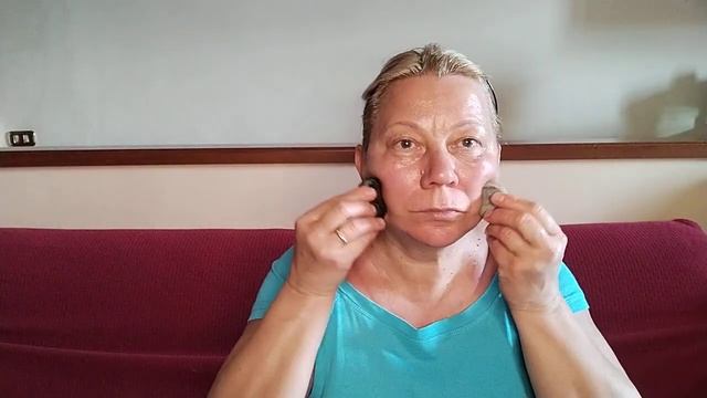 ЧУДЕСНОЕ СРЕДСТВО ОМОЛОЖЕНИЯ. МАССАЖ ЛИЦА МОРСКИМИ КАМЕШКАМИ. смотреть онлайн