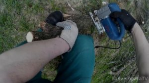 КАК ПИЛИТЬ ЭЛЕКТРОЛОБЗИКОМ ВЕТКИ ДЕРЕВЬЕВ.HOW TO SAW THE ELECTROFRET SAW OF THE BRANCH OF TREES.
