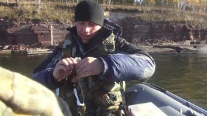 Ловля окуня с лодки осенью. Улов+30 кг пеляди!! Рыбалка спиннингом на водохранилище с лодки. КВХ