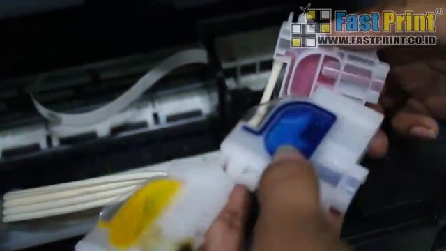 HOW TO REMOVE THE INK CARTRIDGE | Cleaning the printhead EPSON L120 смотреть онлайн