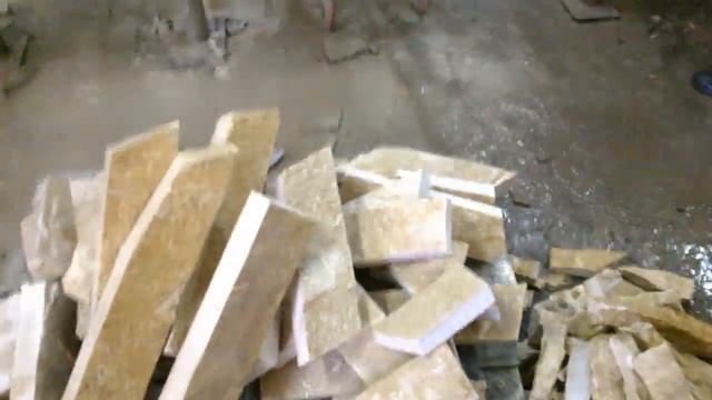 Распиловка натурального известняка на производстве
