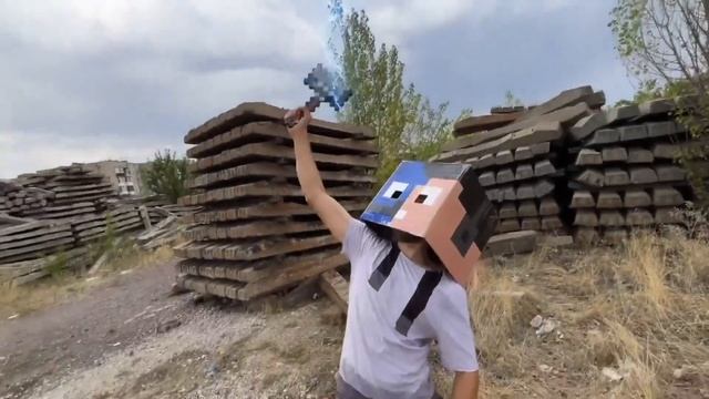 Minecraft in Real Life POV I FOUND EMERALD GOLD REDSTONE ORE Realistic Minecraft 創世神第一人稱真人版 смотреть онлайн