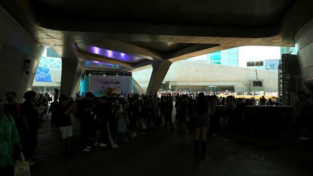 Walk Along the Streets of Seoul Fashion Week 2025 SS