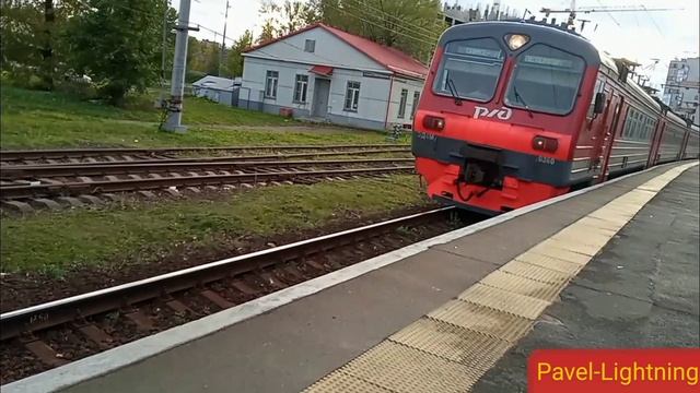 17 октября 2023. Электропоезд ЭД4М-0360 на станции "Новая Деревня" смотреть онлайн
