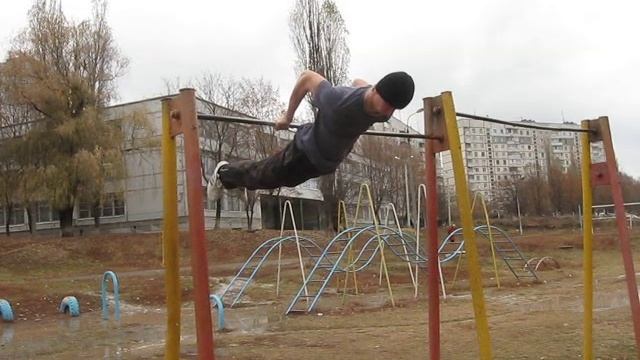 горизонтальный упор под турником(32сек) смотреть онлайн