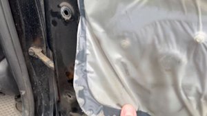Ограничитель двери на Kia Rio - замена
