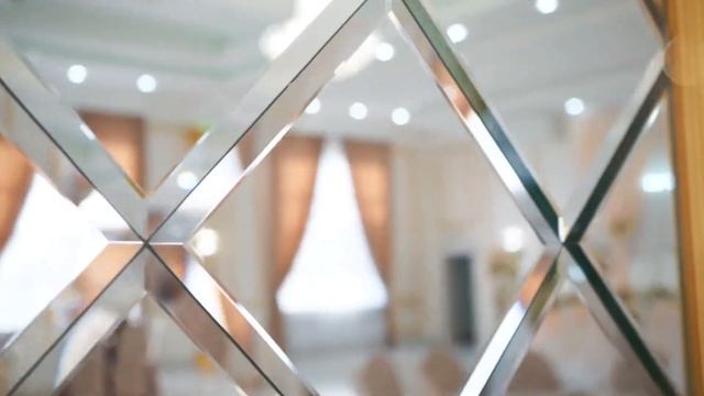 Обзор зеркального панно в ресторане г.Уральск. Видео-отзыв ресторана «Марсель». смотреть онлайн