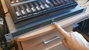 Цифровой эквалайзер Alesis DEQ230