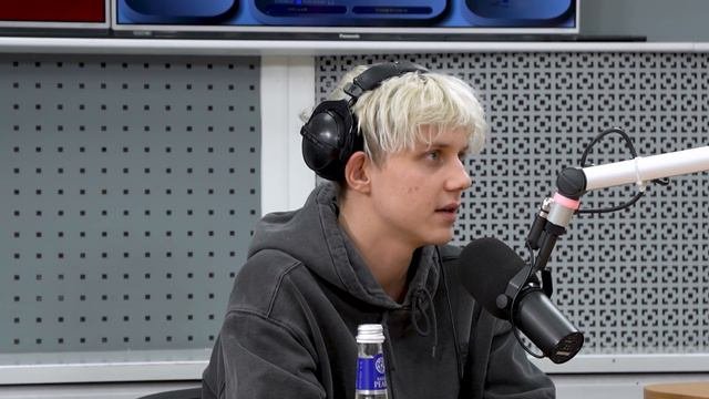 Ваня Дмитриенко и группа «5УТРА» о треке «Не представляешь» и первых поцелуях | Красавцы Love Radio