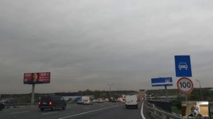 Приехав на переговоры к инвесторам, банкир налетел на техничку… А увидев у нее ЭТУ заколку, оцепене