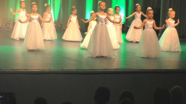 ТАКИЕ МАЛЕНЬКИЕ И ТАК КРАСИВО ТАНЦУЮТ! 