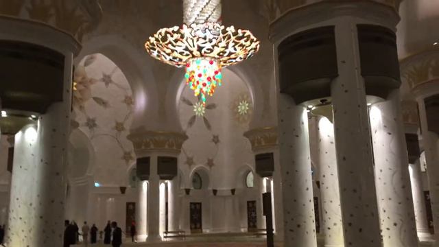 Мечеть шейха Заида , Абу-Даби, ОАЭ смотреть онлайн