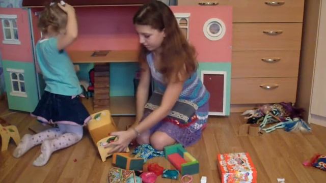 Расставляем мебель и кукол смотреть онлайн