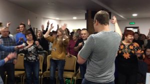 Нереальная атмосфера на воскресном собрании