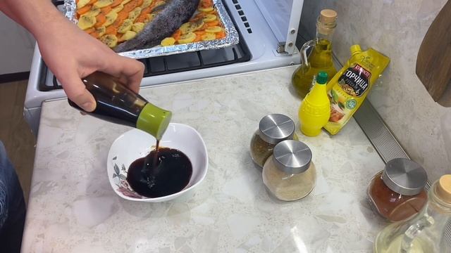 Щука с овощами под соевым соусом в духовке! смотреть онлайн