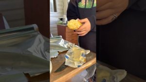 Кукуруза в фольге на углях. Вкусное блюдо, даже дети приготовят)