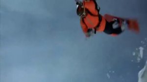 Экстремальный спуск с горы на сноуборде | Extreme descent from the mountain on a snowboard