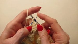 СТИЛЬНАЯ ШАПКА НА ОСЕНЬ-ВЕСНУ / Подробный МК по вязанию женской шапки спицами
