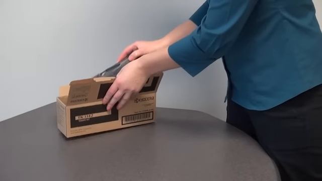 Replacing Toner: ECOSYS M2535dn / M2035dn смотреть онлайн