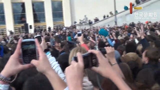 PSY Gangnam Style Flashmob à Paris 싸이 강남 스타일 파리 트로카데로 플래시몹