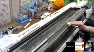 Как связать шапку на вязальной машине. Шапка-шляпка с полосками и зажимами, #связалипобежали