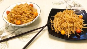 Один из вариантов новогоднего салата, с остринкой. Салат по-корейски Камди-ча!