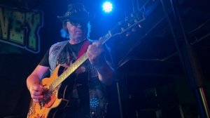 Была бы у меня бутылка вина... (Прощай чёрный понедельник). 300 (Триста)