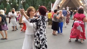 Я ДЛЯ ТЕБЯ ИЗ ХРУСТАЛЯ ПОСТРОЮ ЗАМОК! СЧАСТЛИВЫЕ МОМЕНТЫ ИЗ ПАРКА ГОРЬКОГО ХАРЬКОВ ТАНЦЫ