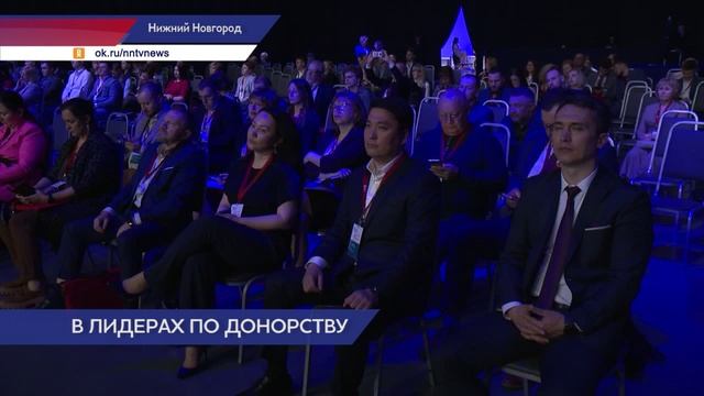Вероника Скворцова вручила губернатору Глебу Никитину медаль ФМБА России