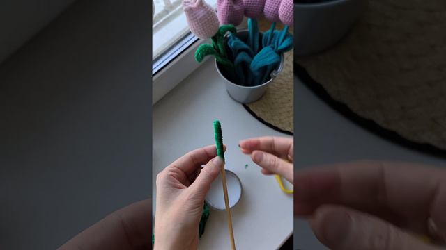 Вязаные тюльпаны крючком
