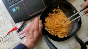 Самая острая в мире лапша! Пультак Рамен. Корейская еда! Очень Остро!!!