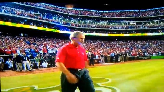 George Bush throws out game 4 ws first pitch!! смотреть онлайн