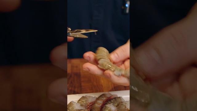 Как БЫСТРО почистить КРЕВЕТКУ? #shorts #креветки #кухня смотреть онлайн