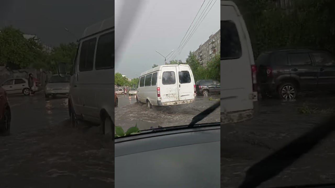 затопило улицу моторную в Омске град и дождь. смотреть онлайн