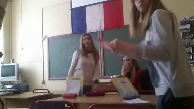 Эти шлюхи снова слушают какое то говно смотреть онлайн