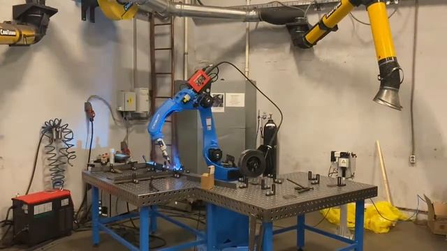 Робот для сварки CROBOTP на производстве корпуса электрощита