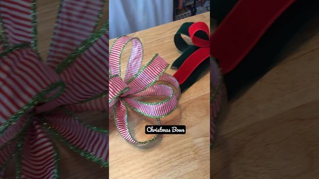 Christmas Wreath Bows: Traditional Colors