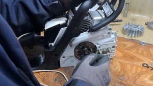 ЛАЙФХАК, як демонтувати маховик та зчеплення бензопили "Stihl 180", в гаражних умовах.