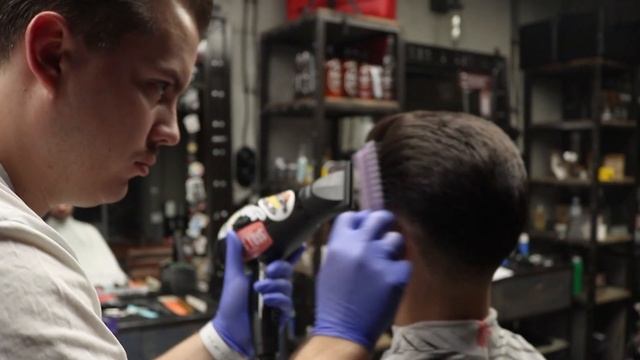 Классическая стрижка Boogie Flattop влажное бритье reuzel barbershop headshot Moscow влажное бритье смотреть онлайн