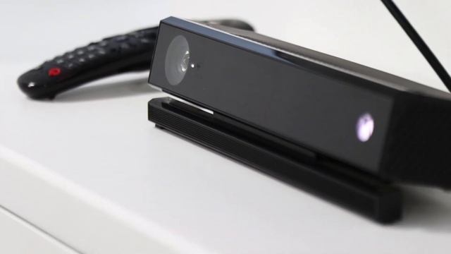 Девочка с ОВЗ изучает новые профессии в интерактивном комплексе «Играй и развивайся»