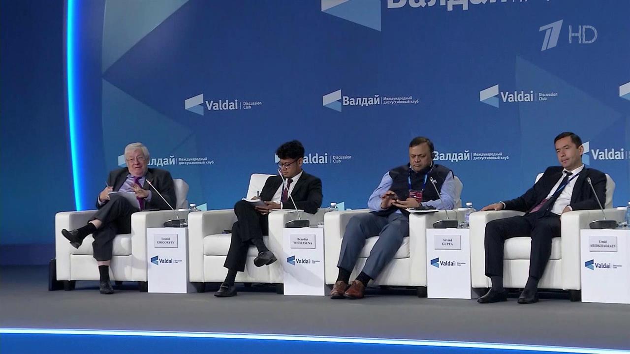 Александр Новак ответил на вопросы журналистов о ситуации с ценами на бензин