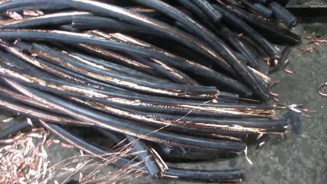 Кабель сшитый полиэтилен. УН 120 01. Станок для разделки смотреть онлайн