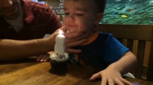 Прикольно...как правильно задуть свечу на торте