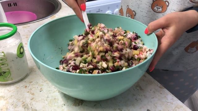 Рецепт розовой окрошки со свеклой