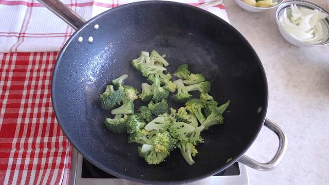 Beef & Broccoli Stir Fry Recipe-وصفة اللحم والبروكلي بالطريقة الآسيوية الأصلية by HappyKittyKitchen смотреть онлайн