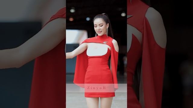 Bua [EOS R + Samyang RF 85 F1.4 Handheld] Cinematic Portraits смотреть онлайн